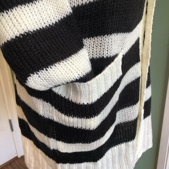 SOLD!NWT Lularoe Lucille Cardigan - Picture 5 of 7